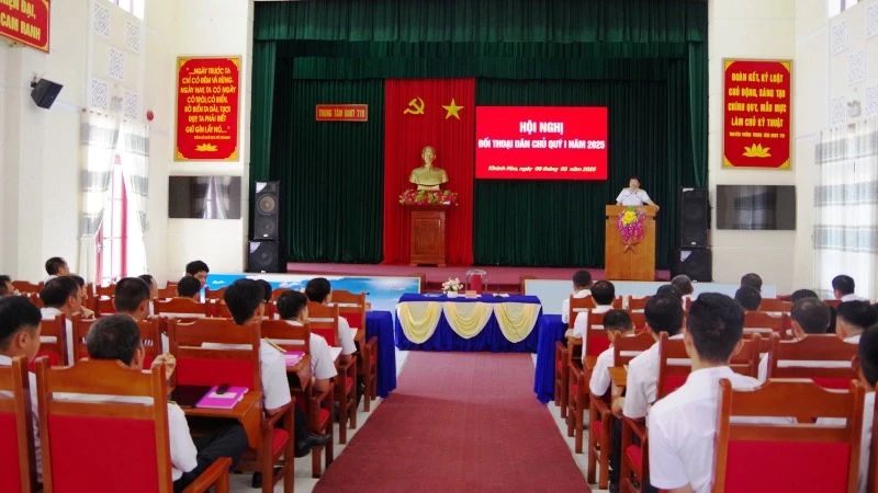 Quang cảnh hội nghị đối thoại dân chủ.