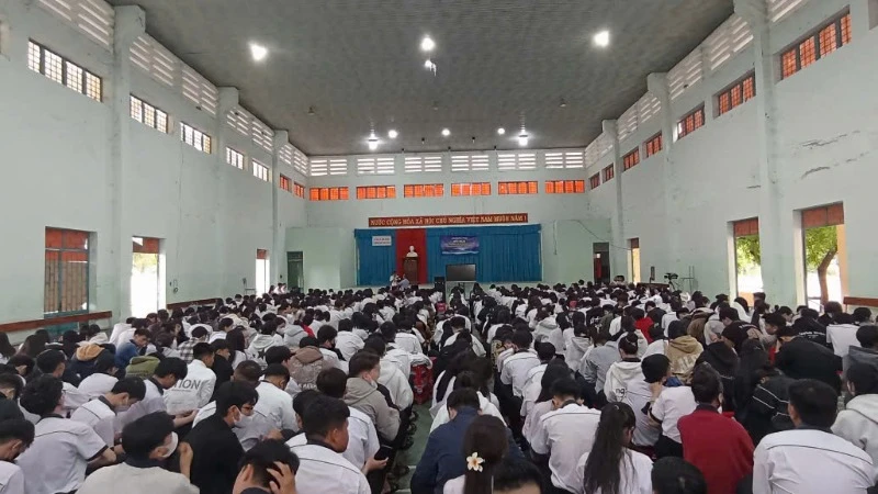 Hội nghị tuyên truyền biển, đảo, thu hút nguồn nhân lực Hải quân tại Ninh Thuận.