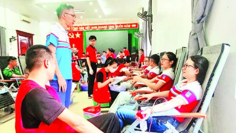 Thanh niên Công ty xăng dầu Thanh Hóa hưởng ứng Chương trình "Hành trình đỏ-Kết nối dòng máu Việt".