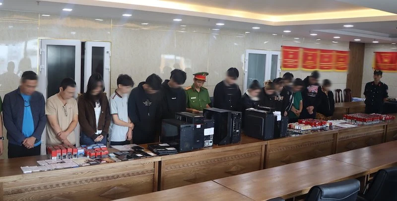 Các đối tượng trong đường dây mua bán trái phép hoá đơn đỏ bị bắt, ảnh Công an cung cấp
