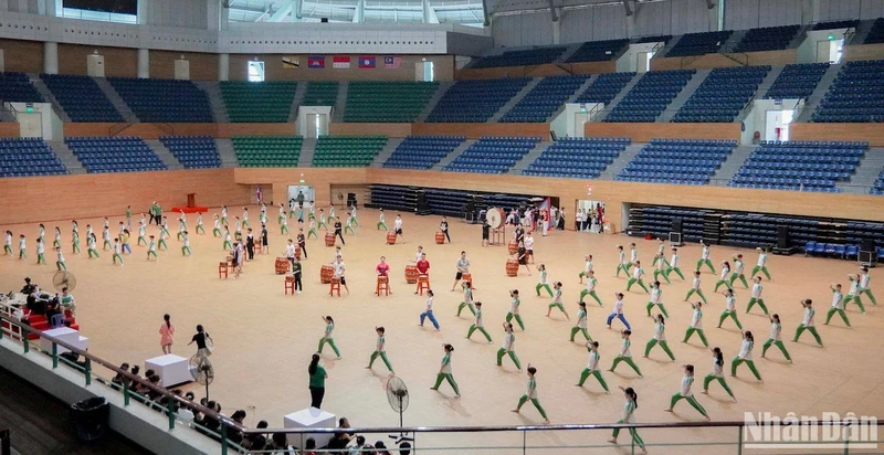 Không khí tập luyện hăng say của học sinh Đà Nẵng tại Cung thể thao Tiên Sơn. (Ảnh: ANH ĐÀO)