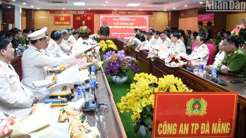 Thiếu tướng Vũ Xuân Viên, Giám đốc Công an thành phố Đà Nẵng phát biểu tại buổi lễ. (Ảnh: ANH ĐÀO)