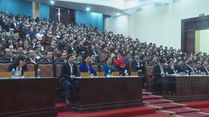 Các đại biểu dự hội nghị.