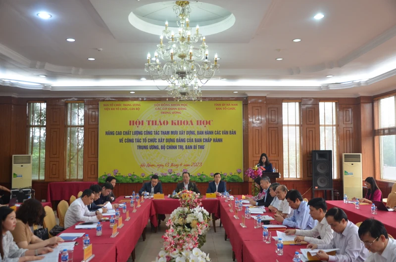  Các đại biểu dự Hội thảo khoa học.