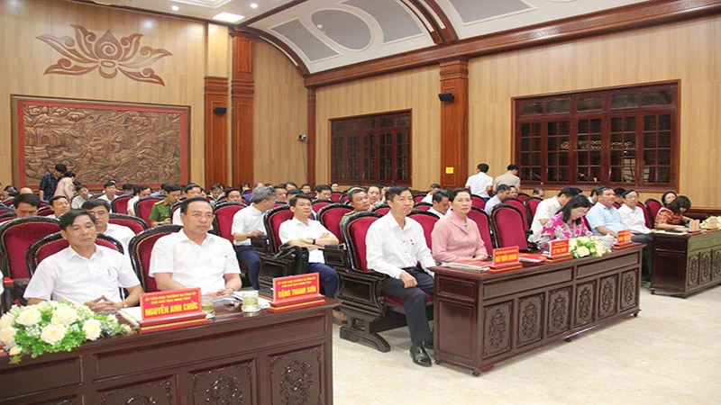 Các đại biểu dự hội nghị.
