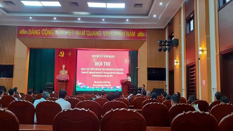 Toàn cảnh Hội thi Chung khảo Báo cáo viên giỏi huyện Kim Bảng.