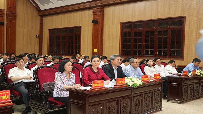 Các đại biểu dự hội nghị.