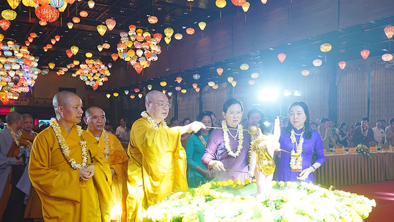 Lễ Phật đản trở thành ngày lễ hội lớn của tăng ni, phật tử, được tổ chức trang trọng nhằm lan tỏa giá trị văn hóa, tinh thần hòa bình của Phật giáo.