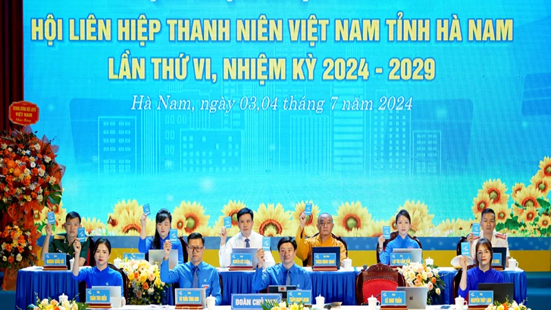 Đoàn Chủ tịch Đại hội.