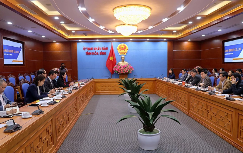 Các đại biểu tại buổi làm việc.