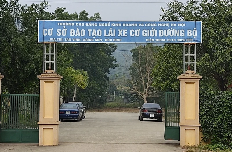 Trung tâm đào tạo và sát hạch lái xe cơ giới đường bộ tại Hòa Bình.