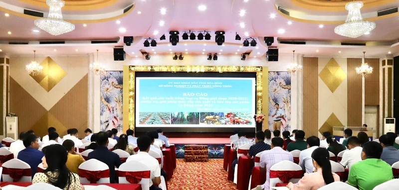 Đông đảo đại biểu dự hội nghị.