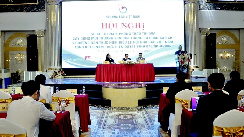 Hội nghị đã làm rõ các giải pháp để tiếp tục phát huy hiệu quả phong trào thi đua xây dựng môi trường văn hóa trong cơ quan báo chí. (Ảnh Nguyễn Tuấn)