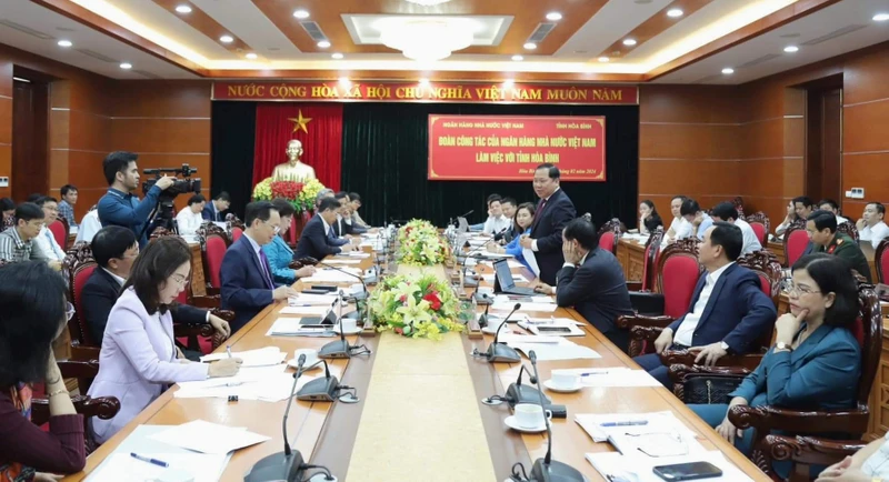 Các đại biểu tại buổi làm việc.