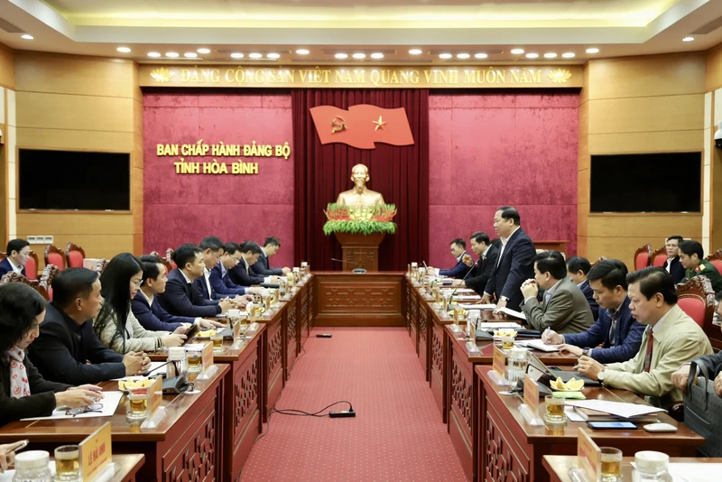 Các đại biểu tại buổi làm việc.