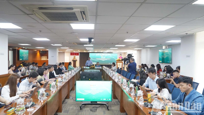 Quang cảnh buổi họp báo.