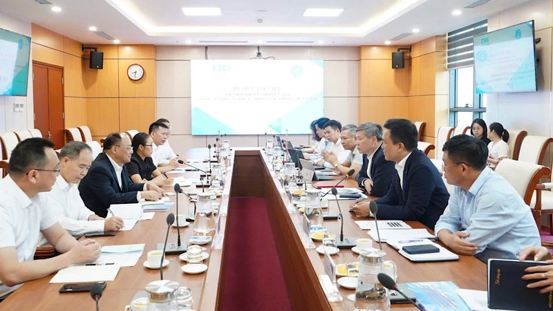 Toàn cảnh buổi làm việc giữa Bảo hiểm xã hội Việt Nam và Đoàn công tác của Cục An sinh y tế Khu tự trị dân tộc Choang Quảng Tây (Trung Quốc).