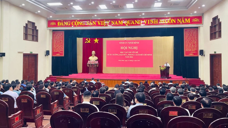 Quang cảnh hội nghị.