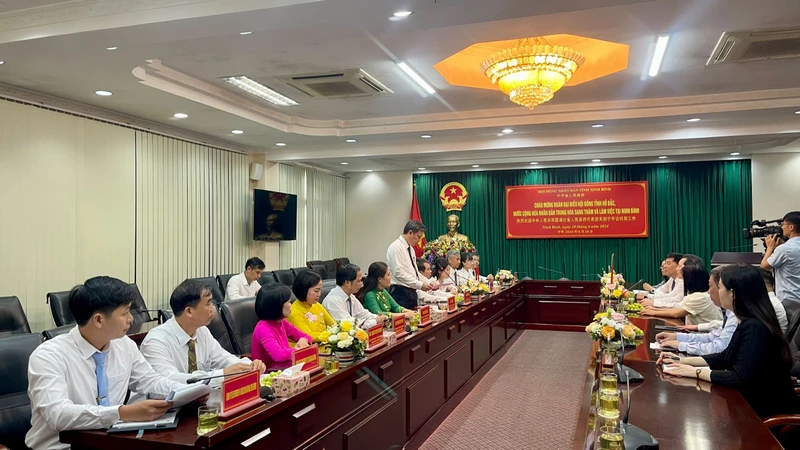 Quang cảnh buổi làm việc.