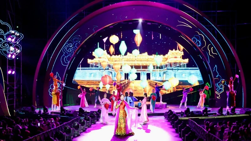 Tại chương trình đã diễn ra đại tiệc âm nhạc dân gian điện tử "Í a Fest".