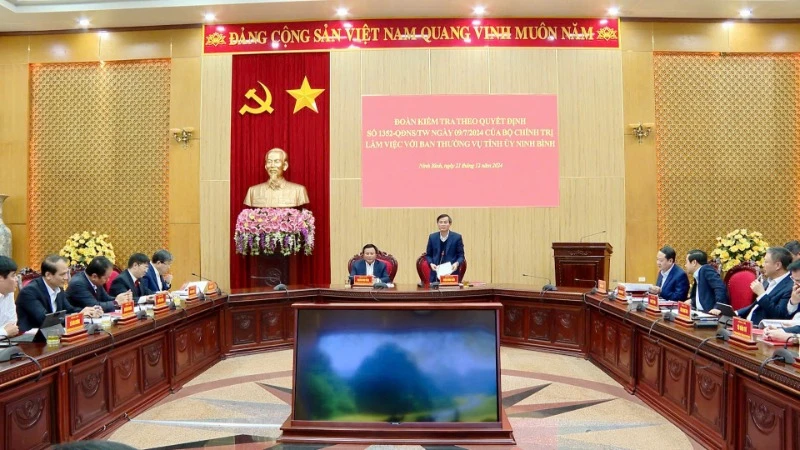 Quang cảnh buổi làm việc.