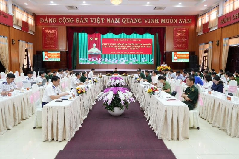 Toàn cảnh buổi làm việc.