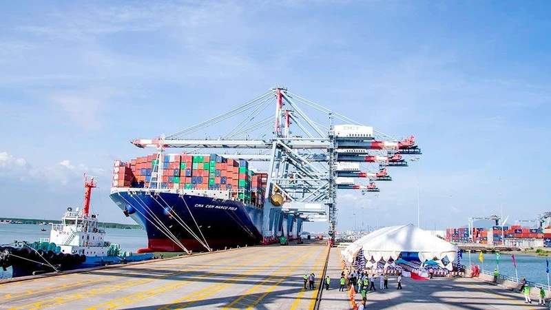 Tàu container lớn nhất thế giới cập cảng Cái Mép, thị xã Phú Mỹ, tỉnh Bà Rịa-Vũng Tàu.