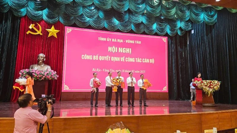 Đồng chí Hoàng Nguyên Dinh - Bí thư Huyện ủy Châu Đức được Tỉnh ủy điều động giữ chức Bí thư Thành ủy Vũng Tàu.