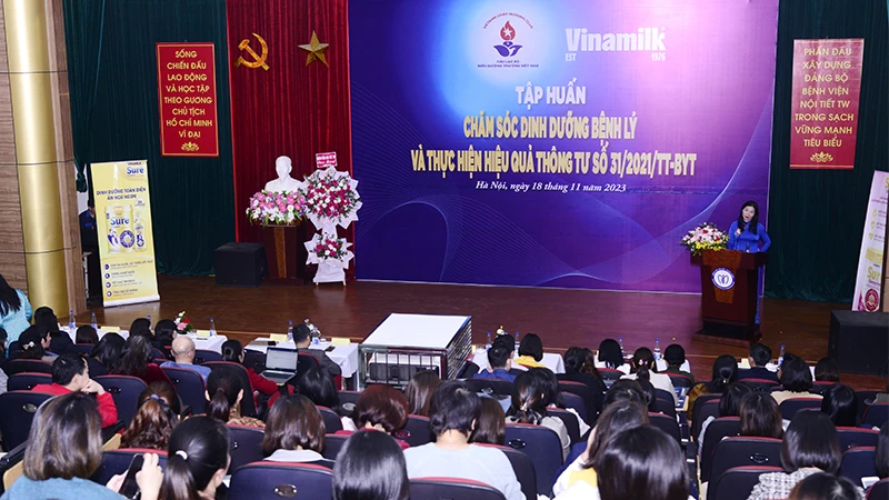Hơn 300 học viên là Hội viên CLB, nhân viên y tế tại các bệnh viện khu vực phía bắc tham gia tập huấn.