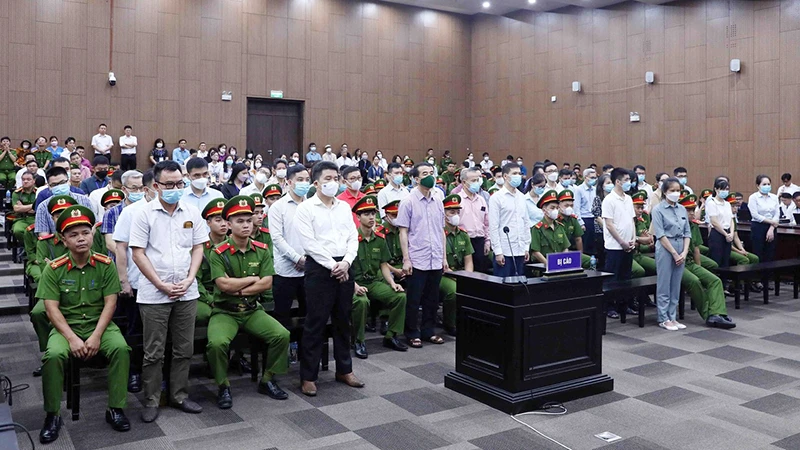 Các bị cáo tại phiên tòa xét xử sơ thẩm vụ “chuyến bay giải cứu”. Ảnh | PHẠM KIÊN