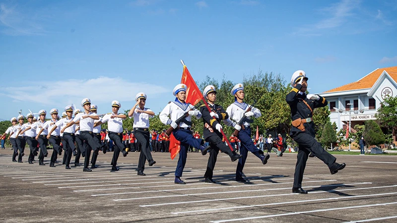 Diễu binh trên đảo Trường Sa.
