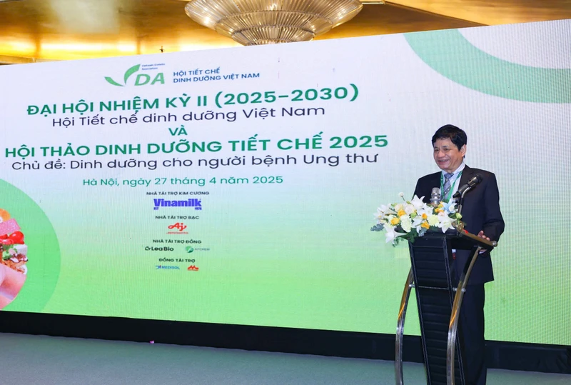 GS, TS Lê Danh Tuyên, Hội Tiết chế Dinh dưỡng Việt Nam phát biểu khai mạc hội thảo.