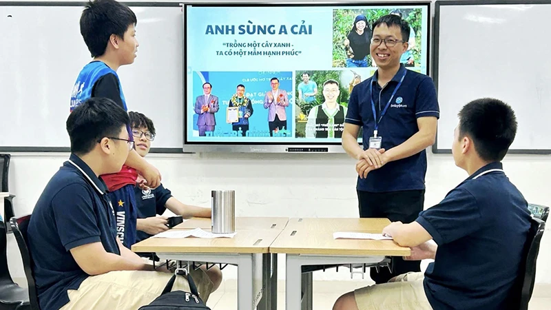 Anh Sùng A Cải chia sẻ trải nghiệm, nâng cao nhận thức về trồng, chăm sóc bảo vệ cây xanh tại Trường Liên cấp Wellspring Hà Nội.