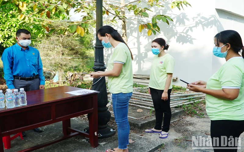 Khuyến cáo thực hiện 2K (khẩu trang, khử khuẩn) tại Khu công nghiệp An Nghiệp tỉnh Sóc Trăng.