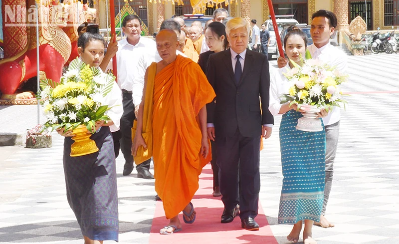 Đoàn lãnh đạo Đảng và Nhà nước đến viếng tang.
