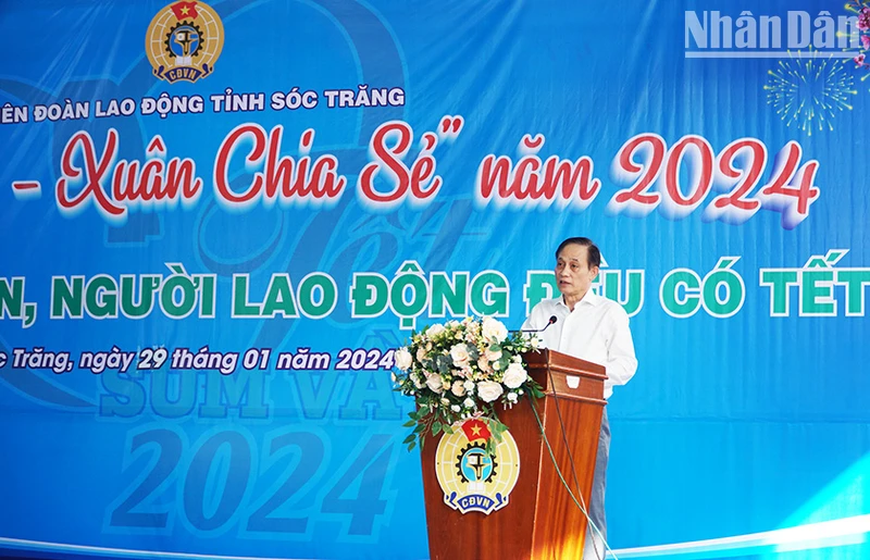 Đồng chí Lê Hoài Trung chúc Tết công nhân, người lao động tại tỉnh Sóc Trăng