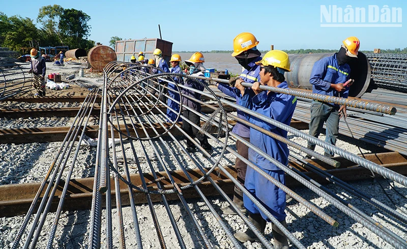 Khẩn trương thi công công trình cầu Đại Ngãi