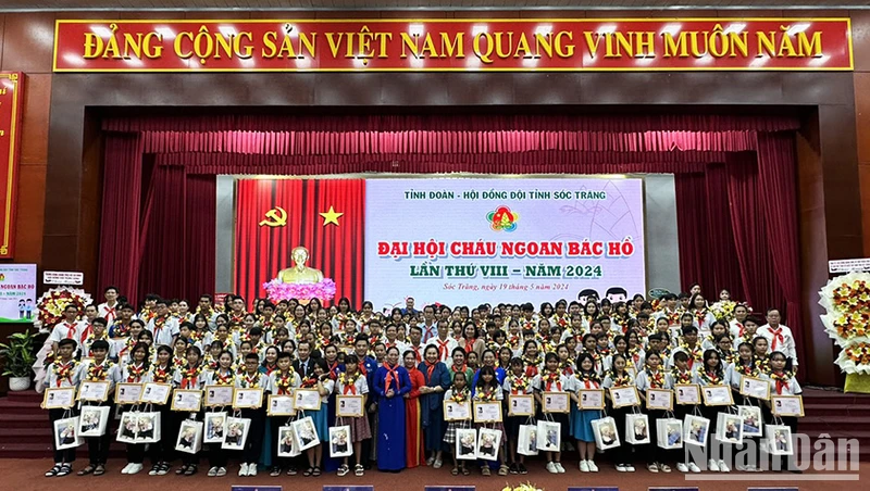 Tuyên dương 200 em thiếu nhi Sóc Trăng là Cháu ngoan Bác Hồ.