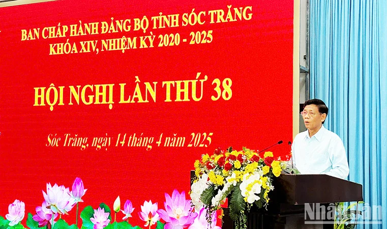 Bí thư Tỉnh ủy Sóc Trăng chỉ đạo hội nghị.