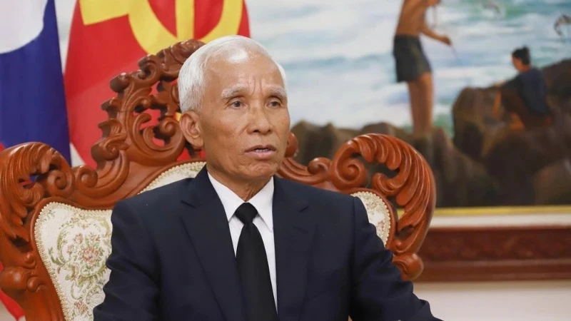 Trưởng Ban Tuyên huấn Trung ương Đảng Nhân dân cách mạng Lào Khamphanh Pheuiyavong trả lời phỏng vấn. (Ảnh: TTXVN)