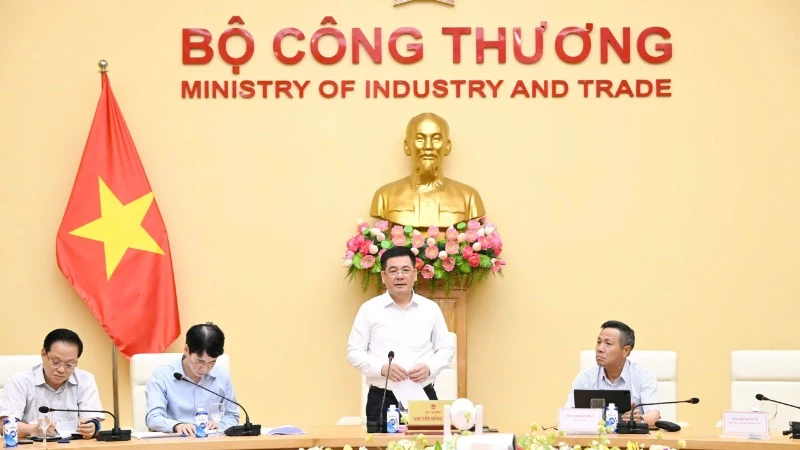 Bộ trưởng Công thương, Trưởng Đoàn đàm phán Chính phủ Nguyễn Hồng Diên chủ trì buổi làm việc với các tập đoàn, tổng công ty, các doanh nghiệp lớn của Việt Nam.