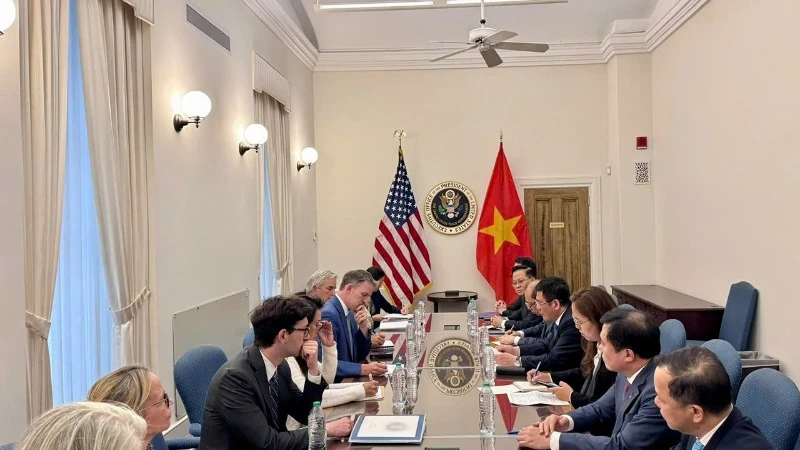 Cuối ngày làm việc thứ 3, Bộ trưởng Nguyễn Hồng Diên đã có phiên đàm phán với Đại sứ, Trưởng Đại diện Thương mại Hoa Kỳ Jamieson Greer.