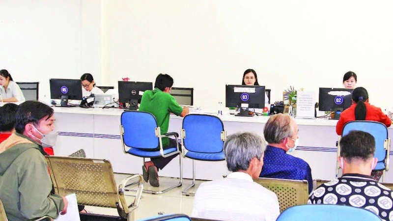 Trung tâm phục vụ hành chính công tỉnh Vĩnh Long phục vụ người dân ngày càng tốt hơn.