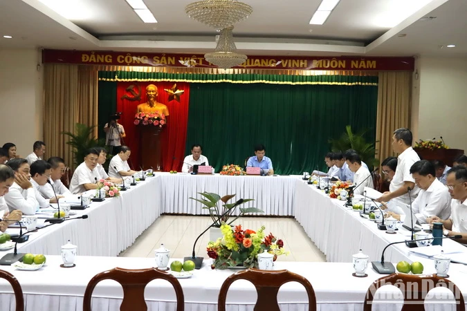 Quang cảnh buổi làm việc.