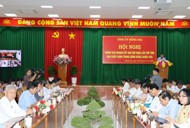 Quang cảnh hội nghị thông báo nhanh kết quả Hội nghị Trung ương 8.
