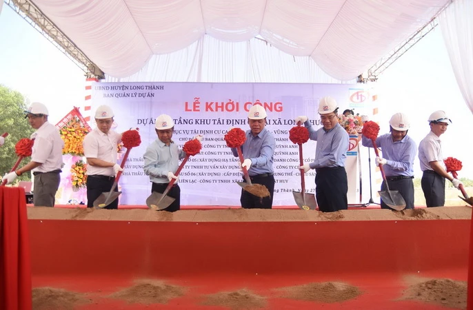 Lãnh đạo tỉnh Đồng Nai và huyện Long Thành thực hiện nghi thức khởi công Khu tái định cư Long Phước.