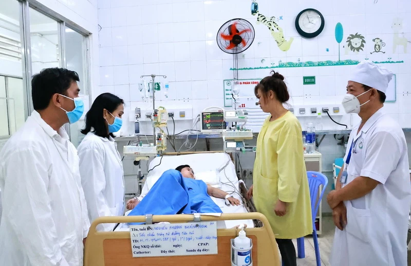 Một trường hợp trẻ em sau khi ăn bánh mì nghi bị ngộ độc đang được điều trị tại Bệnh viện Nhi Đồng Nai.