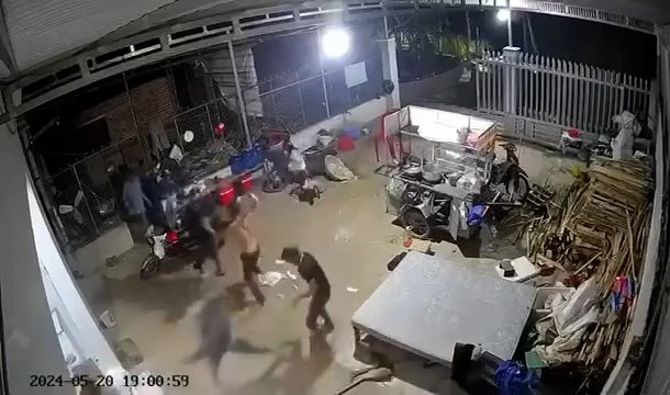 Camera ghi lại cảnh "hỗn chiến".
