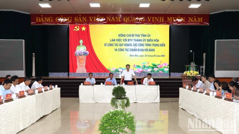 Quang cảnh buổi làm việc.
