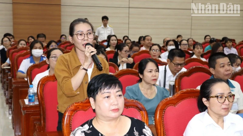 Đại diện doanh nghiệp nêu kiến nghị tại buổi đối thoại.
